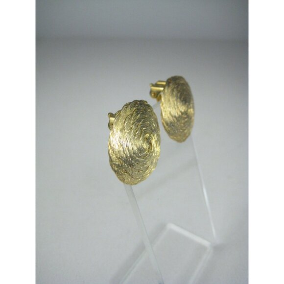 Vintage Swirled Textured Gold Tone Clip On Earrings Round Medallion Byzantine - Picture 6 of 7